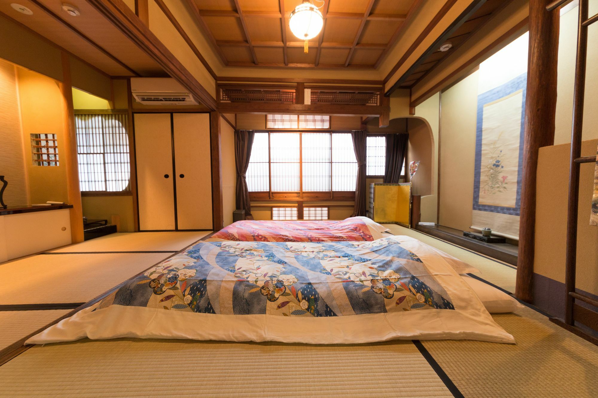 Kumomachiya Gionhanami * Kyōto